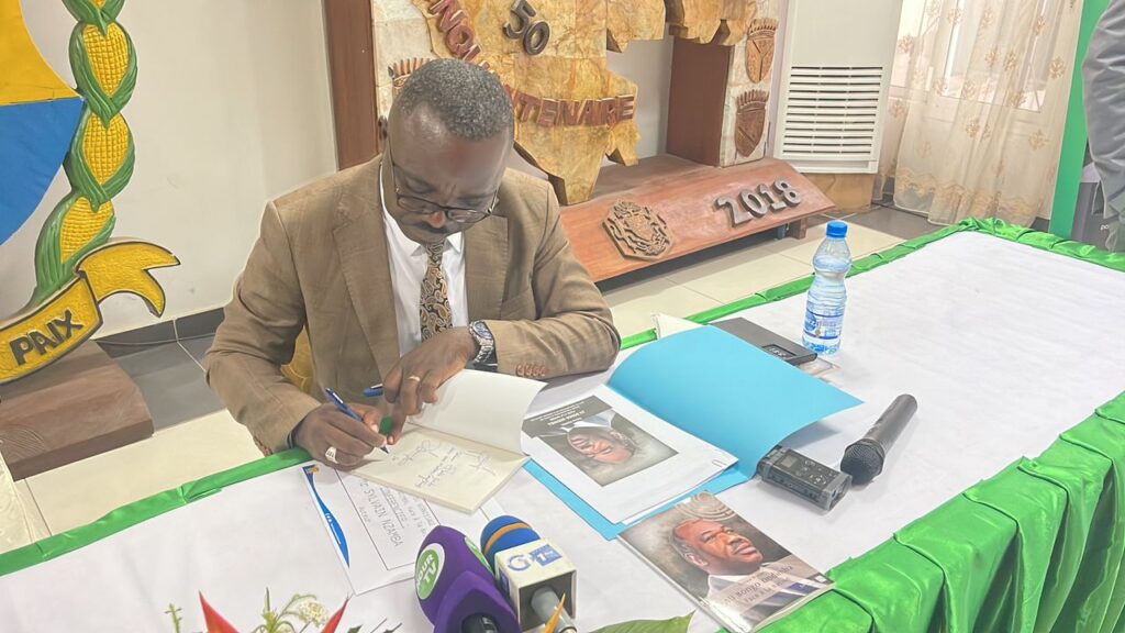 Medias241.com-GABON-Gabon: la vision politique d'Ali Bongo mise en lumière dans Le nouveau livre du Dr Sylvain Nzamba