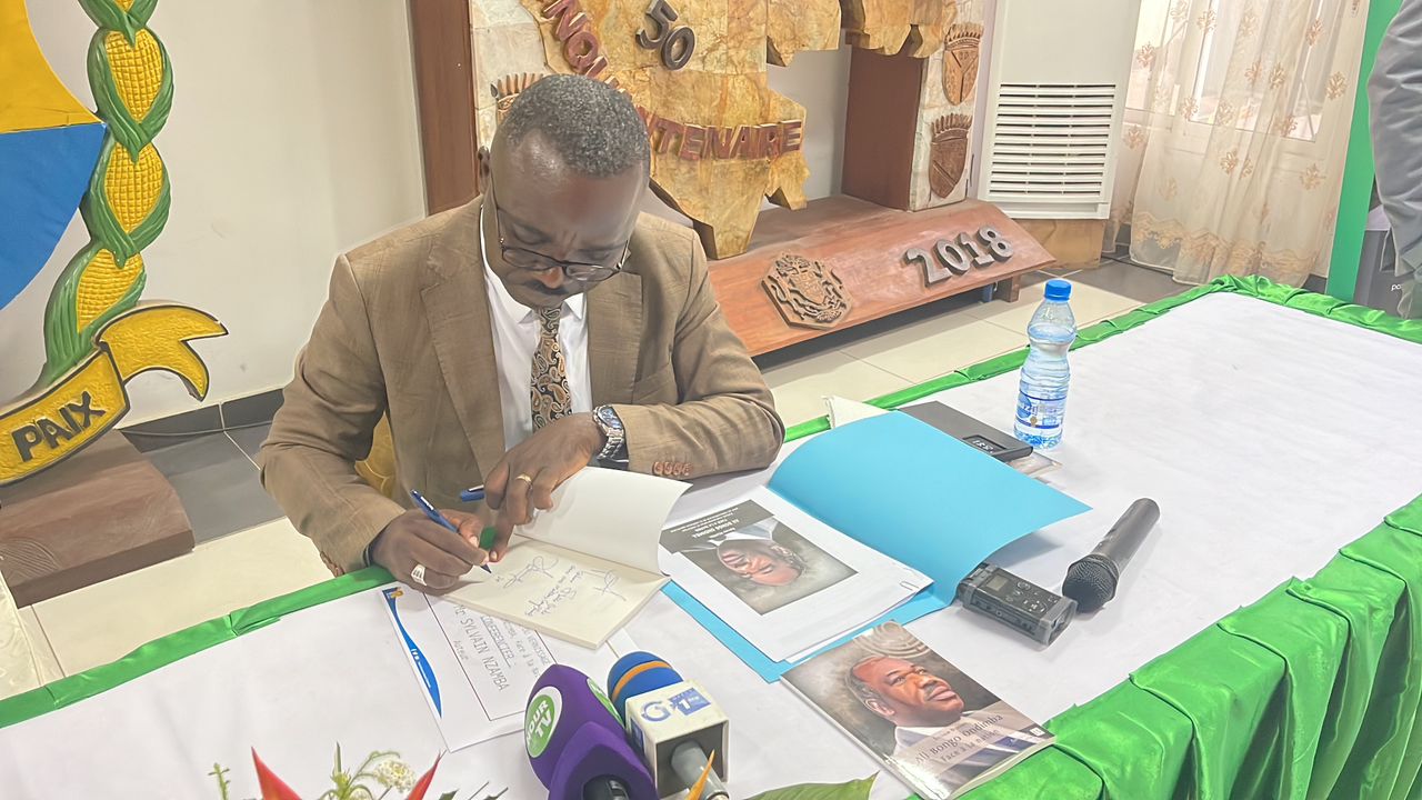 Medias241.com-GABON-Gabon: la vision politique d'Ali Bongo mise en lumière dans Le nouveau livre du Dr Sylvain Nzamba