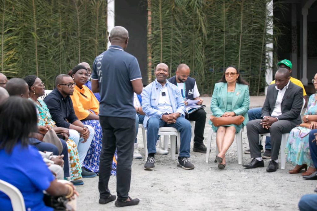 Medias241.com-GABON-Gabon : Ali Bongo à l’écoute des commerçantes et artisans